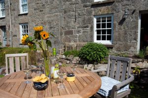 Al fresco dining in Cornish Cottages